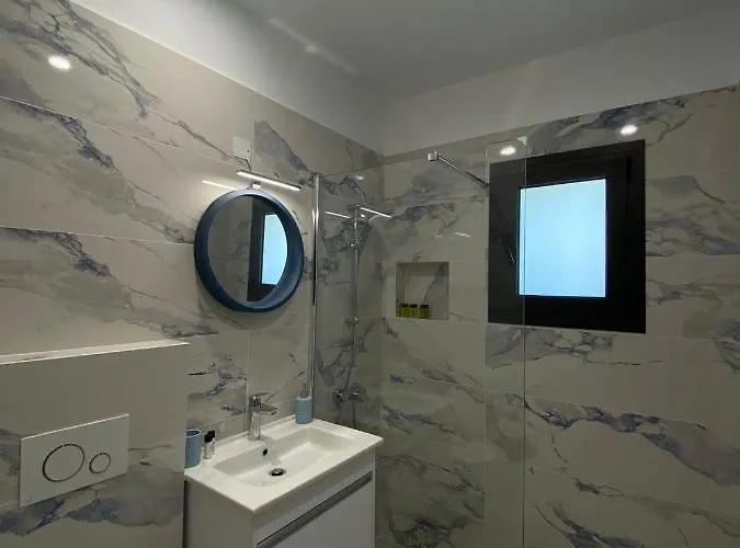 Shades Of Blue Apartment. * パ フォス